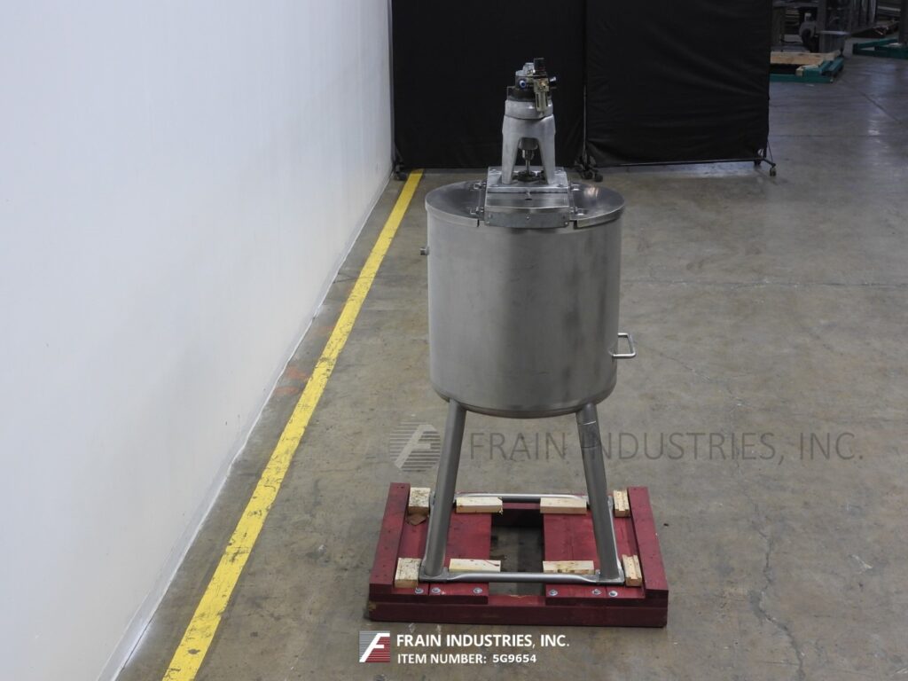 60 gallon DCI, 316L Stainless Steel jacketed & insulated tank, 26" diameter x 60" deep, 130 psi, dish style - Image 2