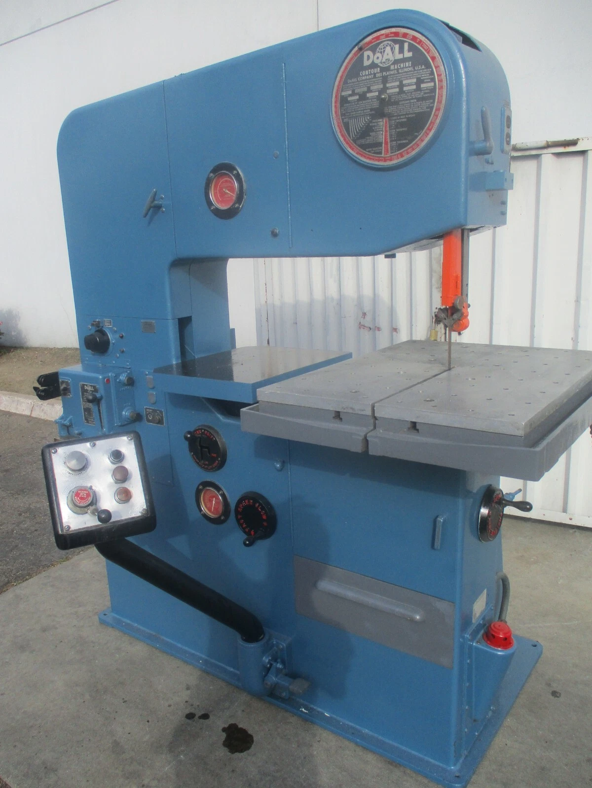 36" x 12" DoAll, vertical vari-speed all material cutting bandsaw with power table - Image 2