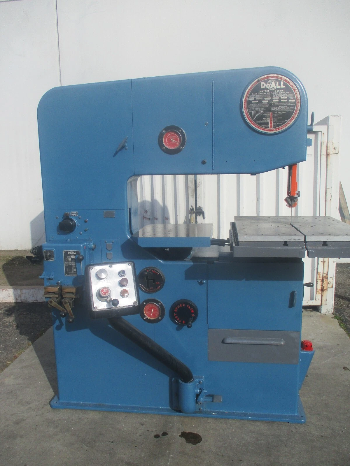 36" x 12" DoAll, vertical vari-speed all material cutting bandsaw with power table - Image 8