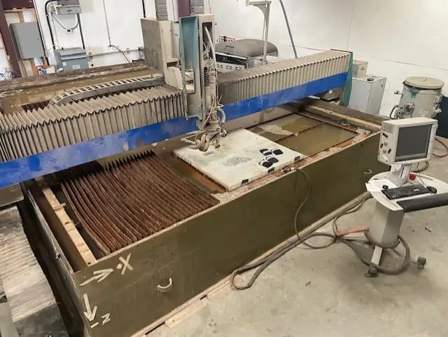 Flow #WMC2-4060, CNC waterjet cutter, 13' x 20' table, 100 HP, Flowmaster PC Control, 2011 - Image 1