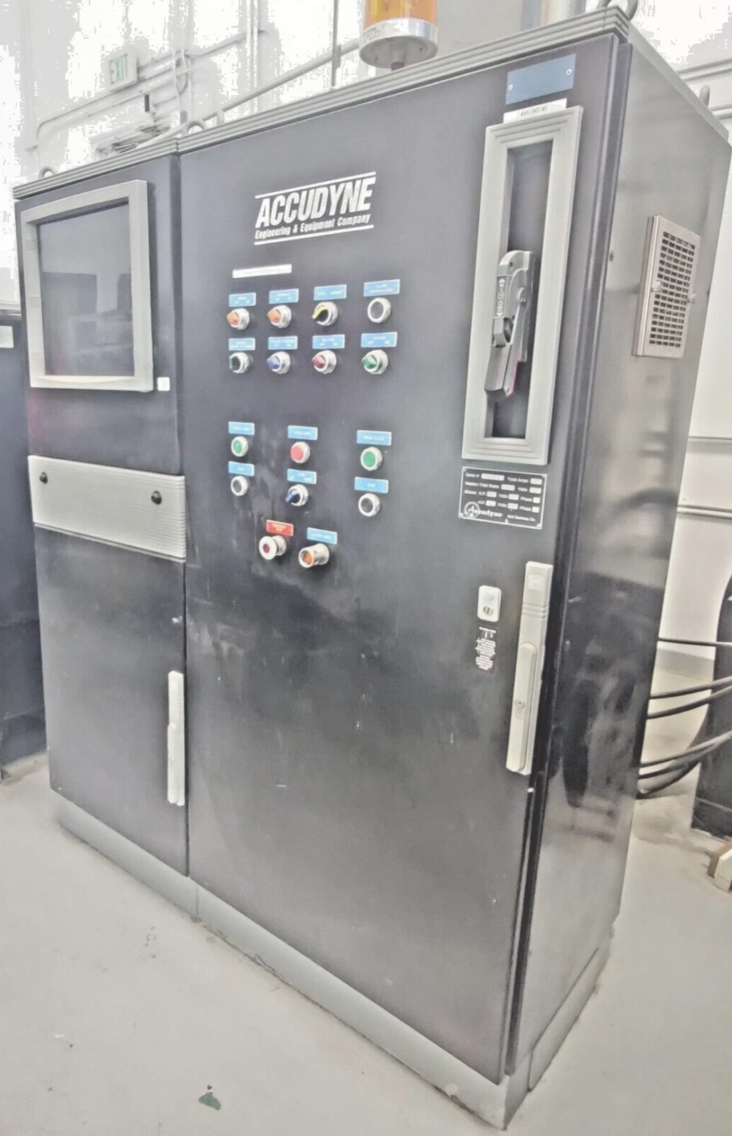 200 Ton, Accudyne, 36" x 72" hydraulic vacuum press, 750° heated plattens - Image 2