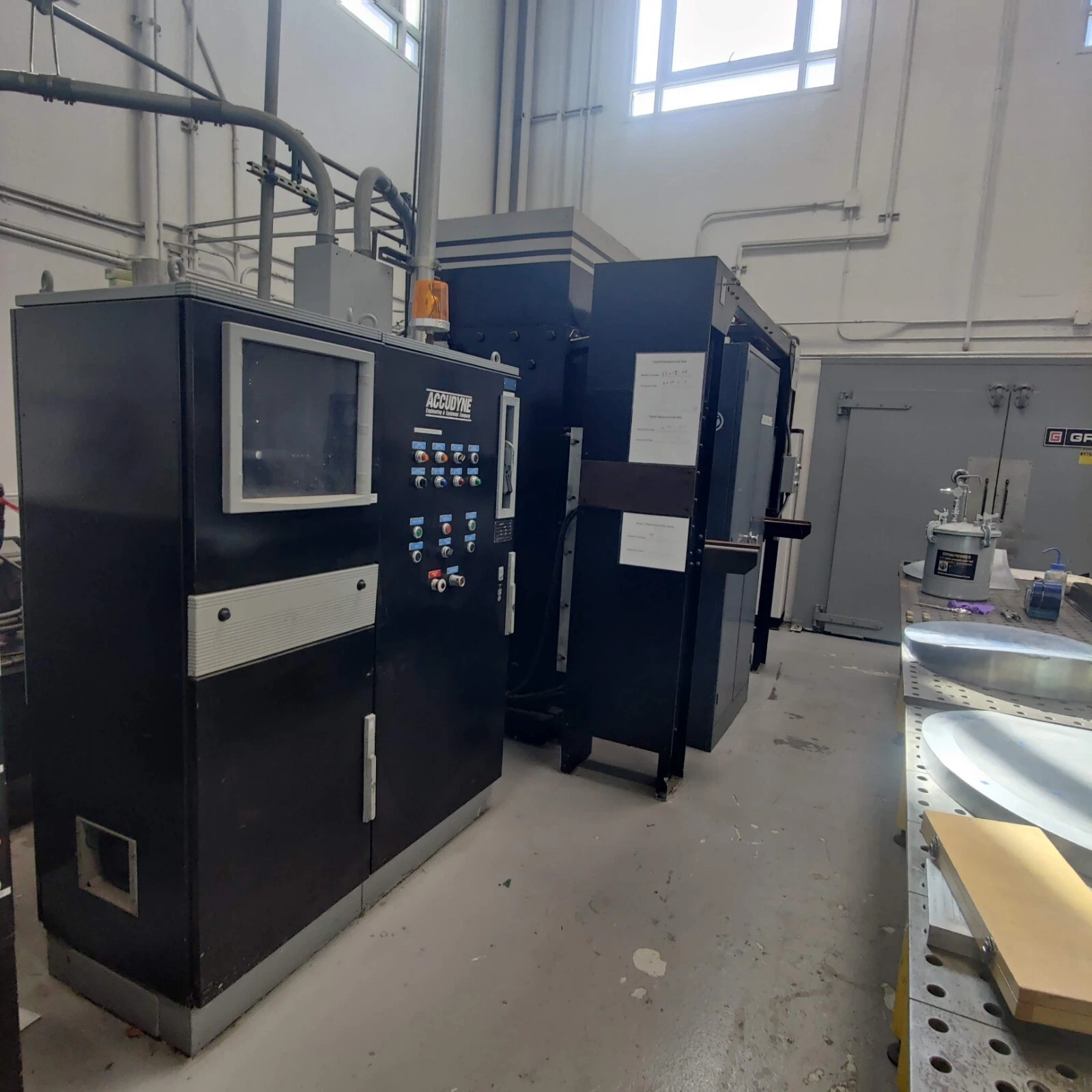 200 Ton, Accudyne, 36" x 72" hydraulic vacuum press, 750° heated plattens - Image 9
