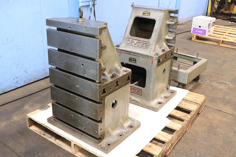 16.5" x 30" x 16" Devlieg, cast iron angle plates, 6 t-slots - Image 4