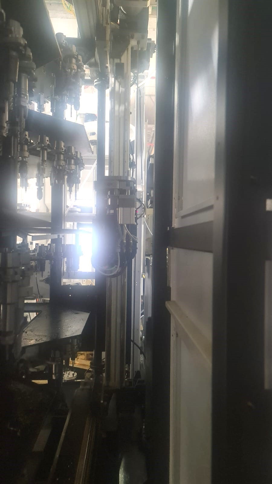 Mazak #Variaxis-I-300AWC, 5-Axis CNC vertical machining center, complete coolant system, work light, 2019 - Image 4