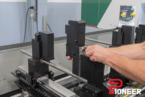 Onsrud #F401X, CNC machining center, 5-Axis, 21" x 33' workpiece, 401" X, 54" Y, 29" Z, 17 HP, 24000 RPM, 12 - Image 4