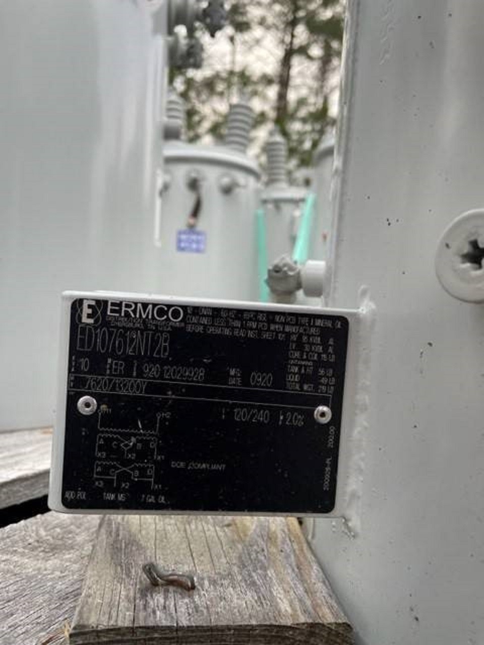 10 KVA 7620/13200Y Primary 120/240 Secondary, XMFR pole mounted, double bushing, new unused (47 available) - Image 2
