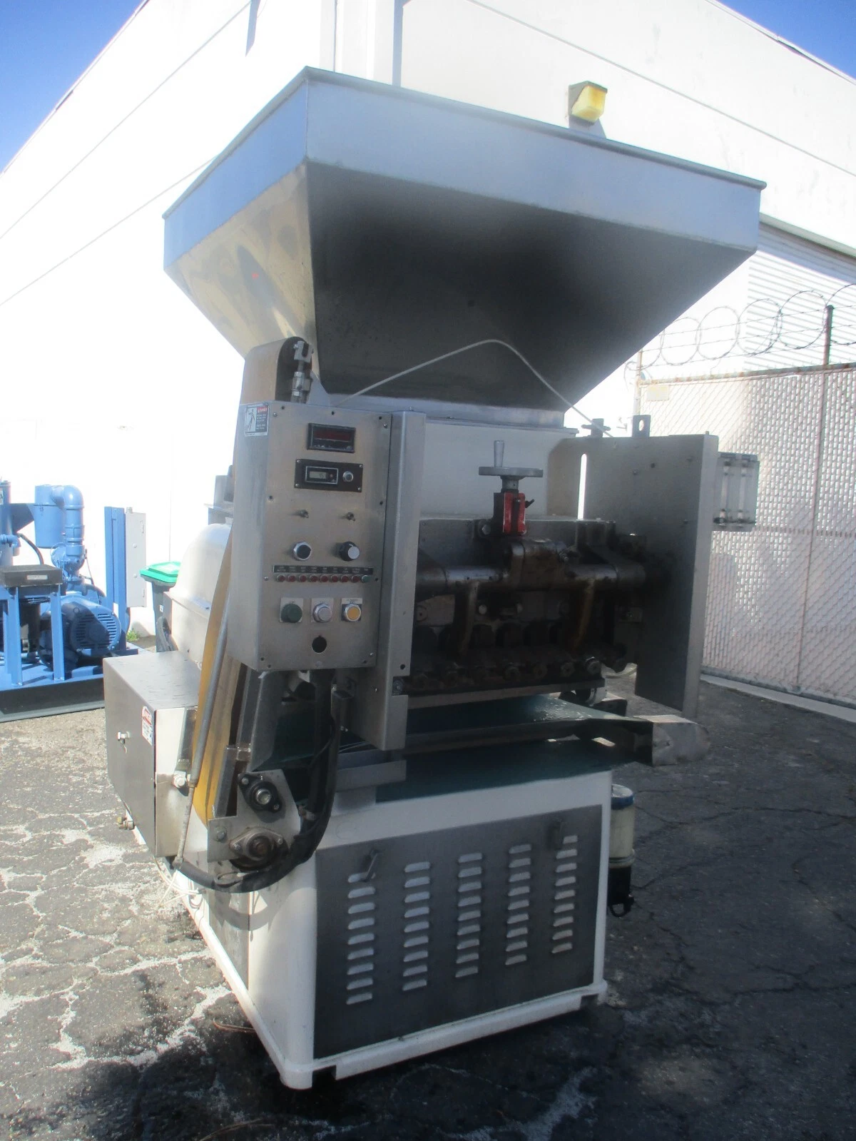 ETMW Enterprizes heavy duty Dominos pizza machine, sold as is - Image 1
