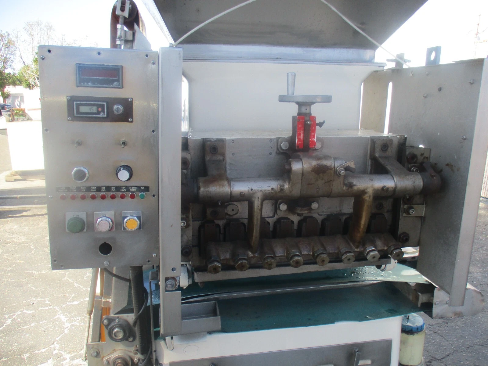 ETMW Enterprizes heavy duty Dominos pizza machine, sold as is - Image 2