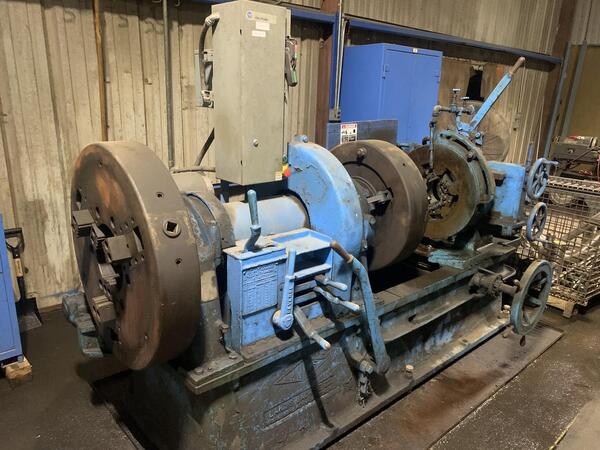 2.5" -8" Landis, threader, 10.8-36.7 RPM, 22" carriage travel, 28" front chuck 3-jaw, 32" rear chuck 3-jaw - Image 1