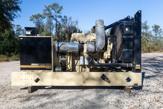 300 KW Kohler, diesel generator set, enclosure mounted on trailer, 277/480 Volts, 1999, #089607 - Image 4
