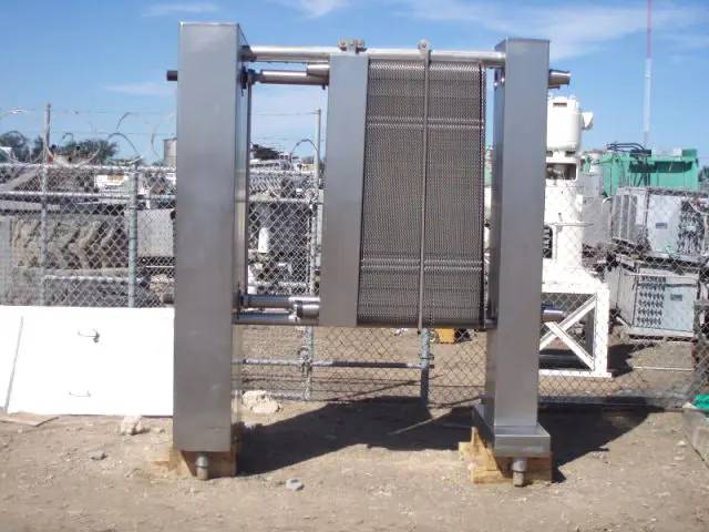 470 sq.ft., APV, CR5-HYD, 316 Stainless Steel plate heat exchanger, 84 plates, 225 psi - Image 3