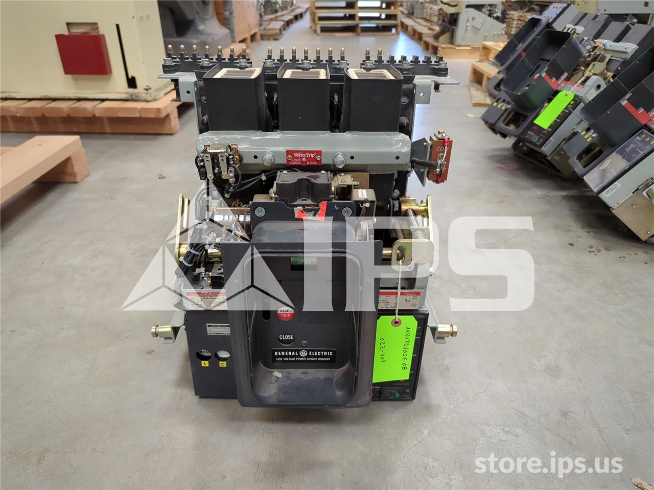 800 Amps GE Akru-7d-30s Eo/do (akru-_d-30s) 120 Volts AC Control, 240 Volts AC Close Coil, Ba, Bfi, 1600 Amps - Image 1