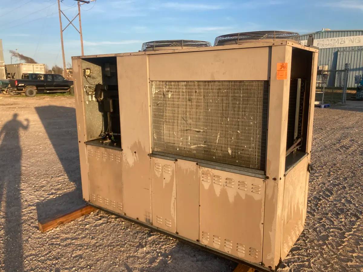10 Ton, Drake Refrigeration Inc. PACT90S2-T4-HA, Air-Cooled Chiller w/Tank, R-22, (2) 0.5 HP - Image 3