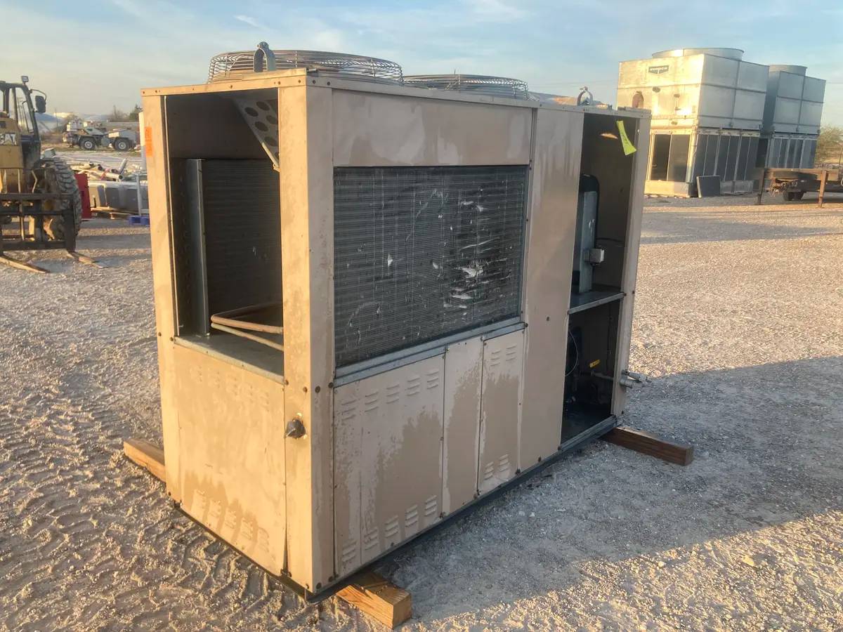 10 Ton, Drake Refrigeration Inc. PACT90S2-T4-HA, Air-Cooled Chiller w/Tank, R-22, (2) 0.5 HP - Image 4