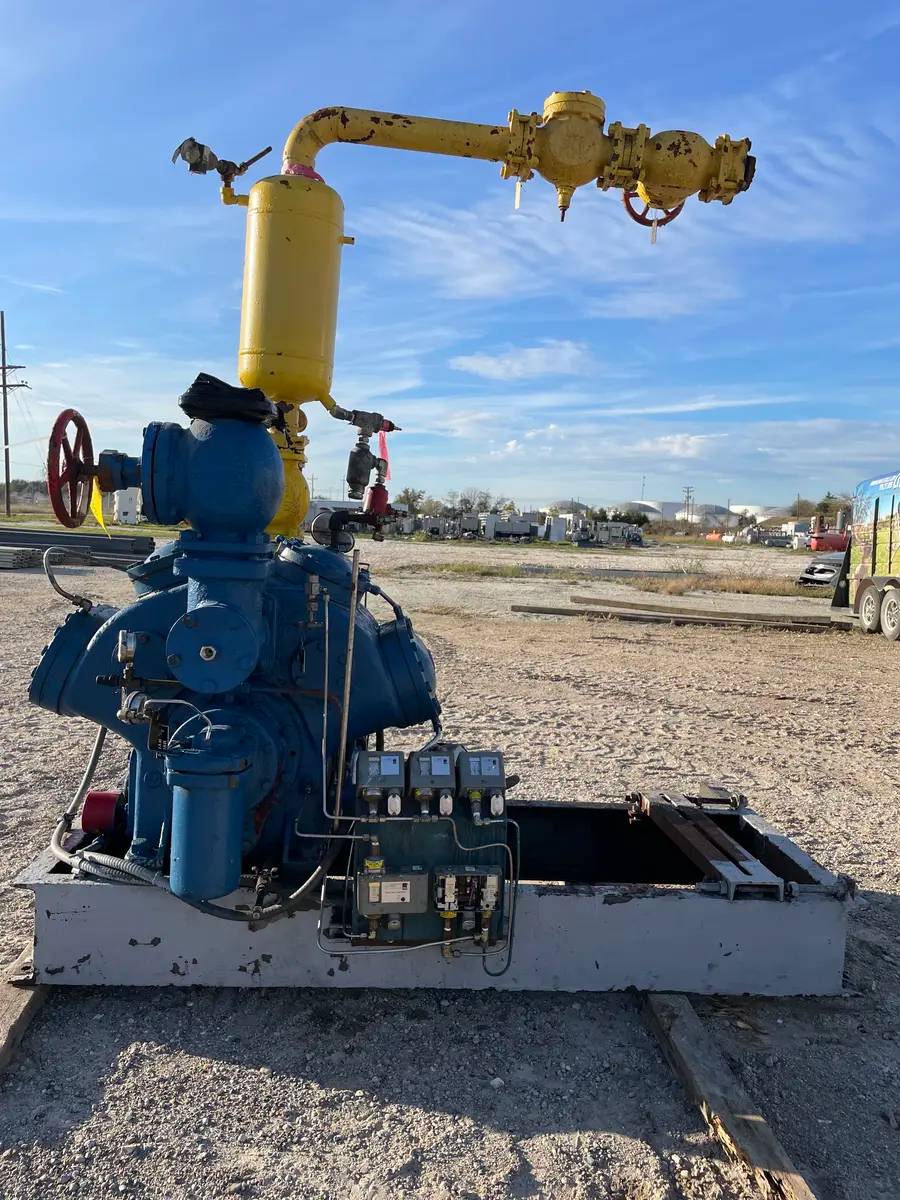 Vilter 438, Bare 8-Cylinder Reciprocating Compressor, Belt Driven, 1200 RPM, 209 CFM, 2004 - Image 3