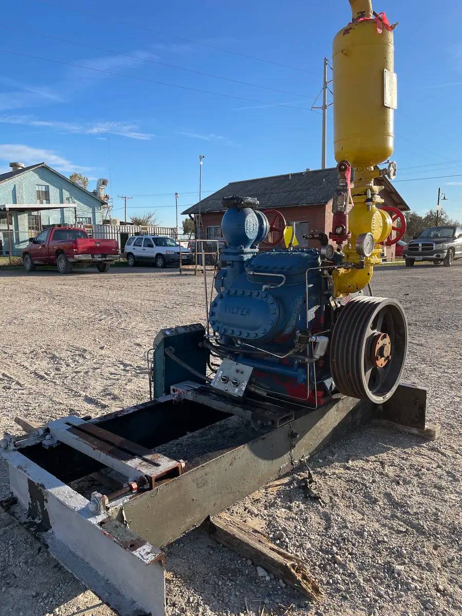 Vilter 438, Bare 8-Cylinder Reciprocating Compressor, Belt Driven, 1200 RPM, 209 CFM, 2004 - Image 5