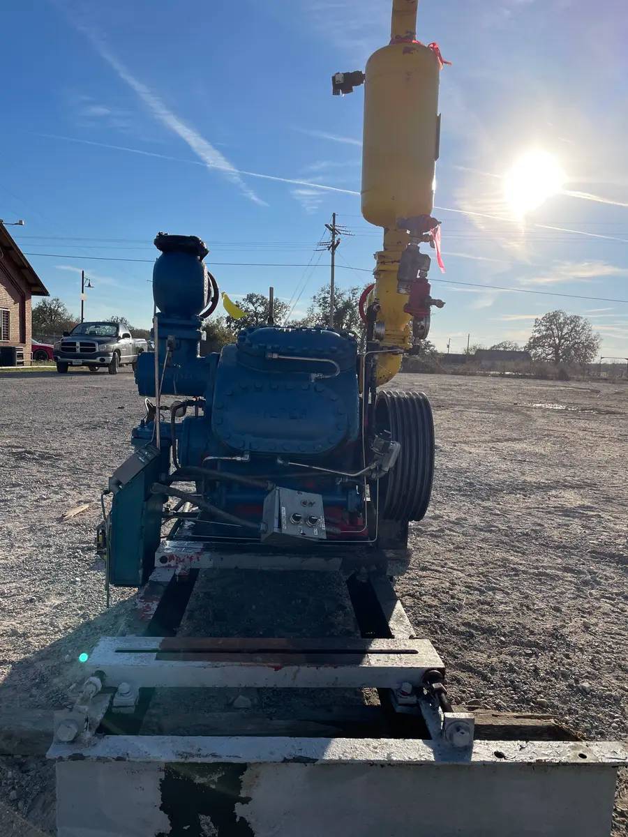 Vilter 438, Bare 8-Cylinder Reciprocating Compressor, Belt Driven, 1200 RPM, 209 CFM, 2004 - Image 6