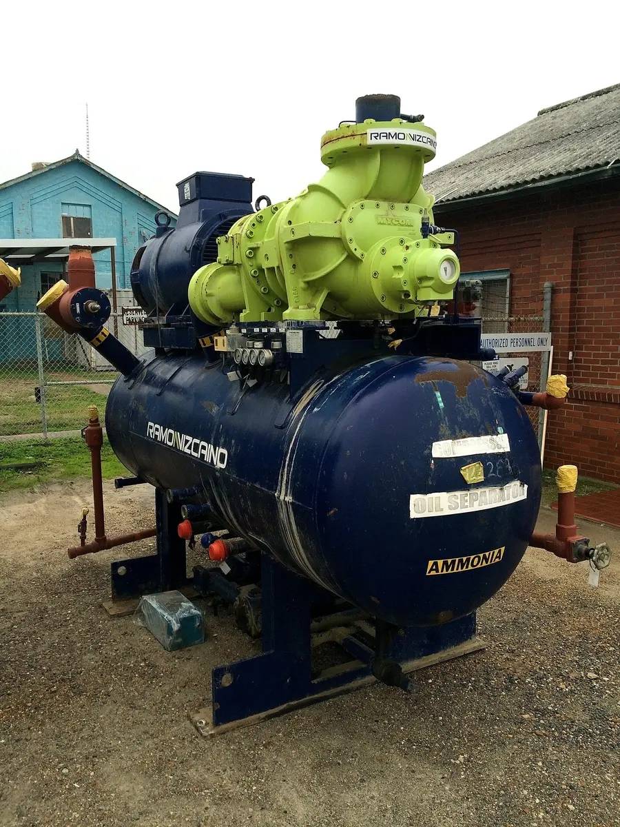 725 HP Mycom 250-VMD-2.6, Rotary Screw Compressor Package, 480 V, 300 psi, Missing Control Panel, 2009 - Image 6
