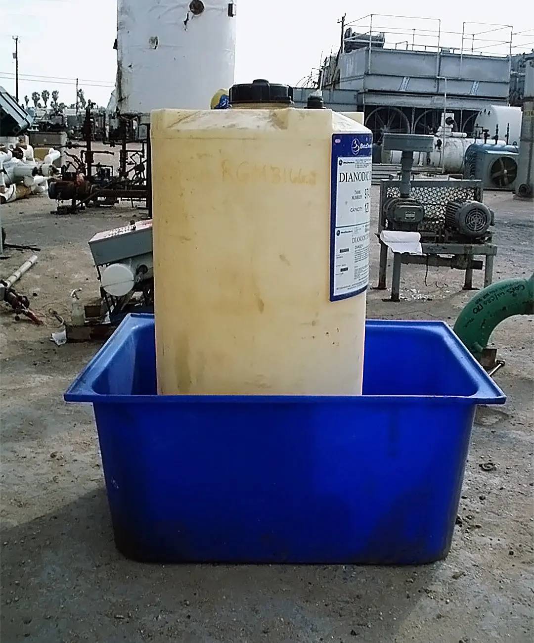 Betz - Dearborn, Poly Storage Tank with Spill Tub, 120 Gallon, 28" diameter x 47" H, 250 psi - Image 5
