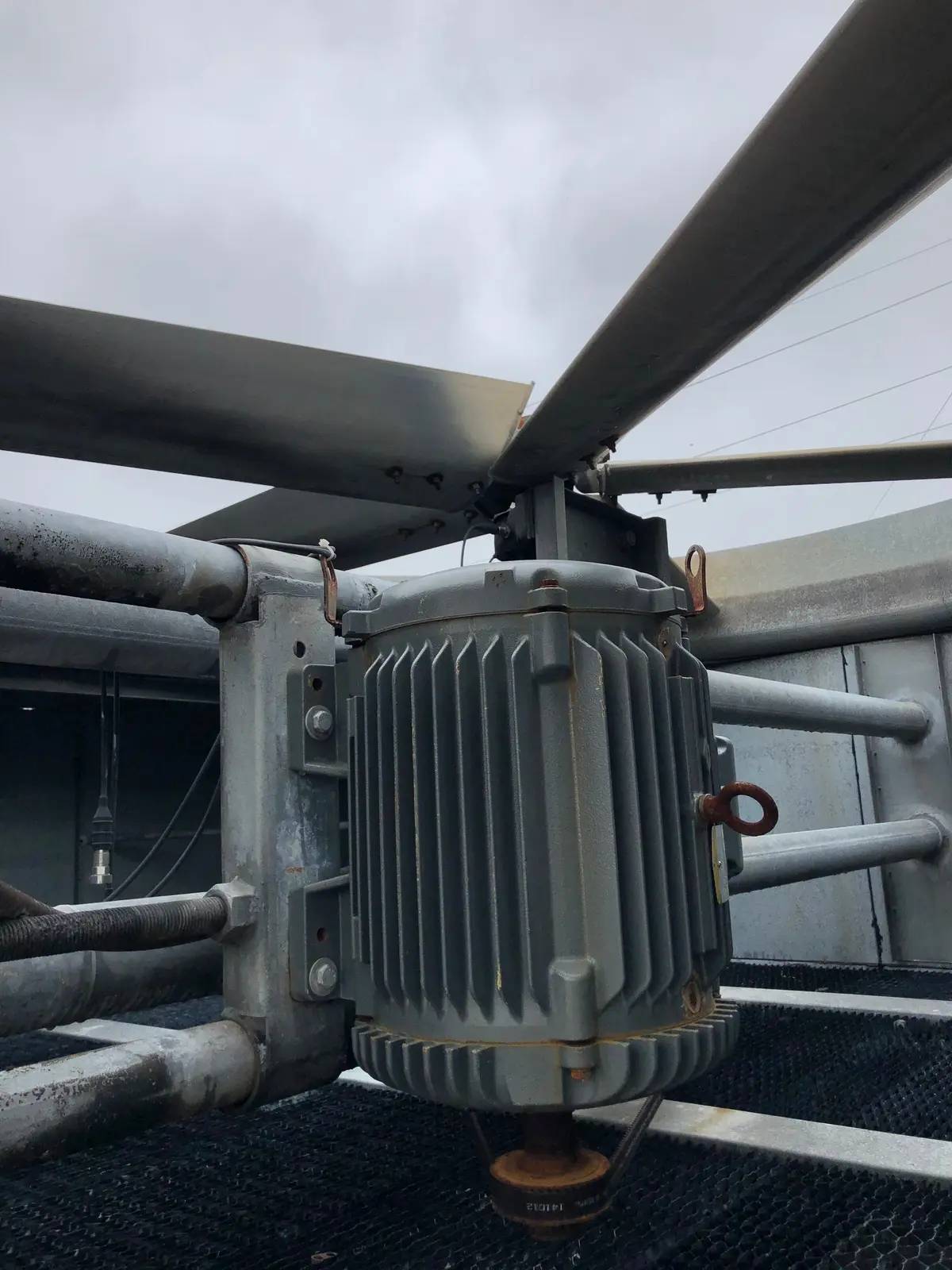 725 Ton, Evapco ATC-2900B, Evaporative Condenser, 1-25 HP Motor, 113150 CFM, 1200 GPM, 2001 - Image 10