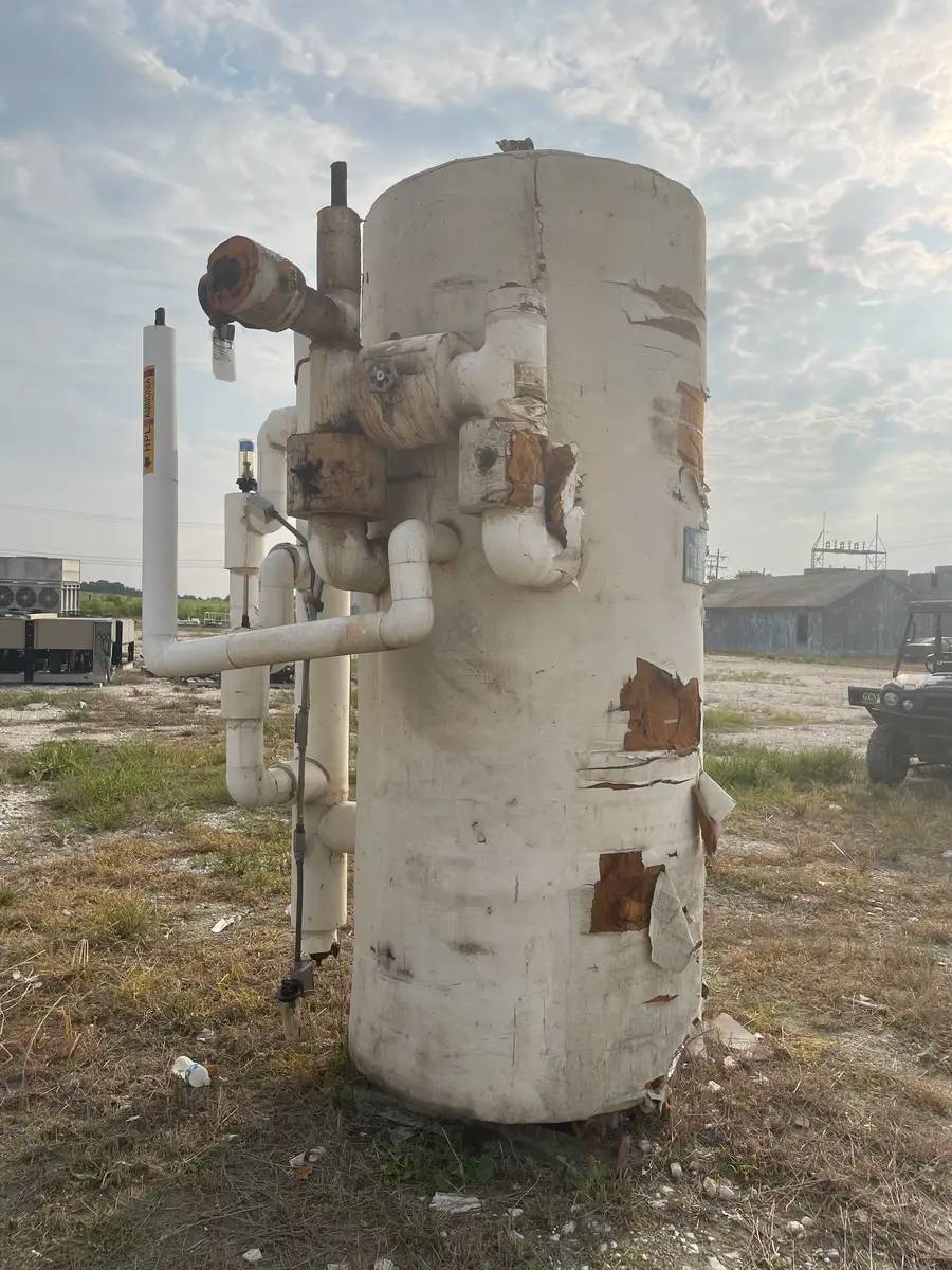 528 gallon RVS, Vertical Ammonia Subcooler, 36" diameter x 96" L Tank, 1989 - Image 3
