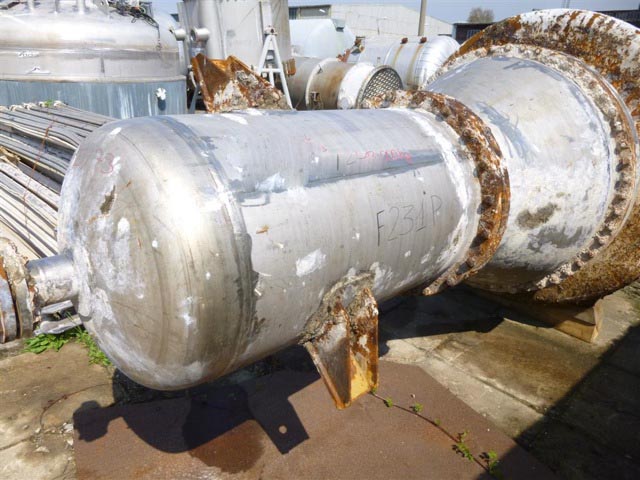 2730 sq.ft., 323 psi shell, CO A.S.T., vertical heat exchanger, 118 psi tube, 572&deg; F, 1992 - Image 1