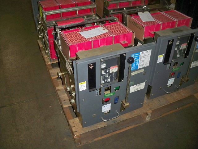 2000 Amps, Westinghouse, DS-420, MO/DO, LSG air circuit breaker, 600 Volts, manual - Image 1