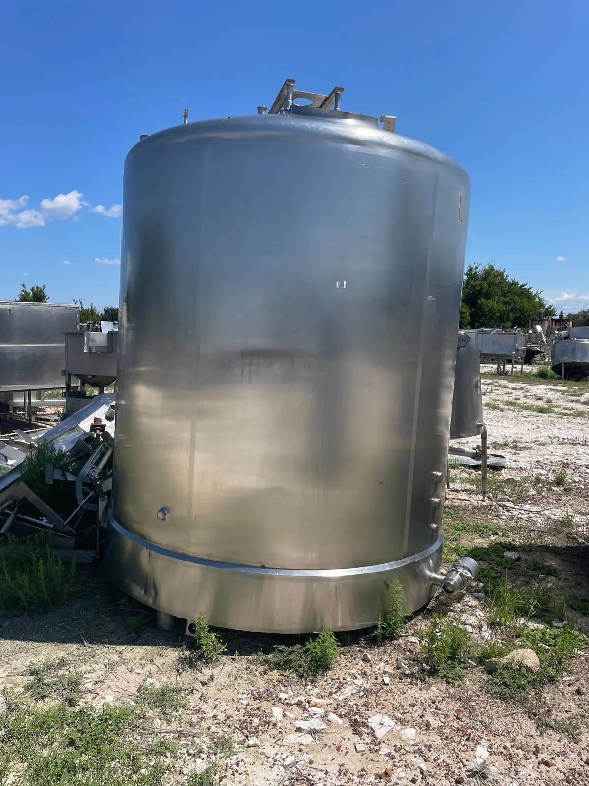 2500 gallon Stainless Steel Single Shell Tank, 0.105" thickness, 7' 1" diameter x 7' 10" Inside straight wall - Image 2