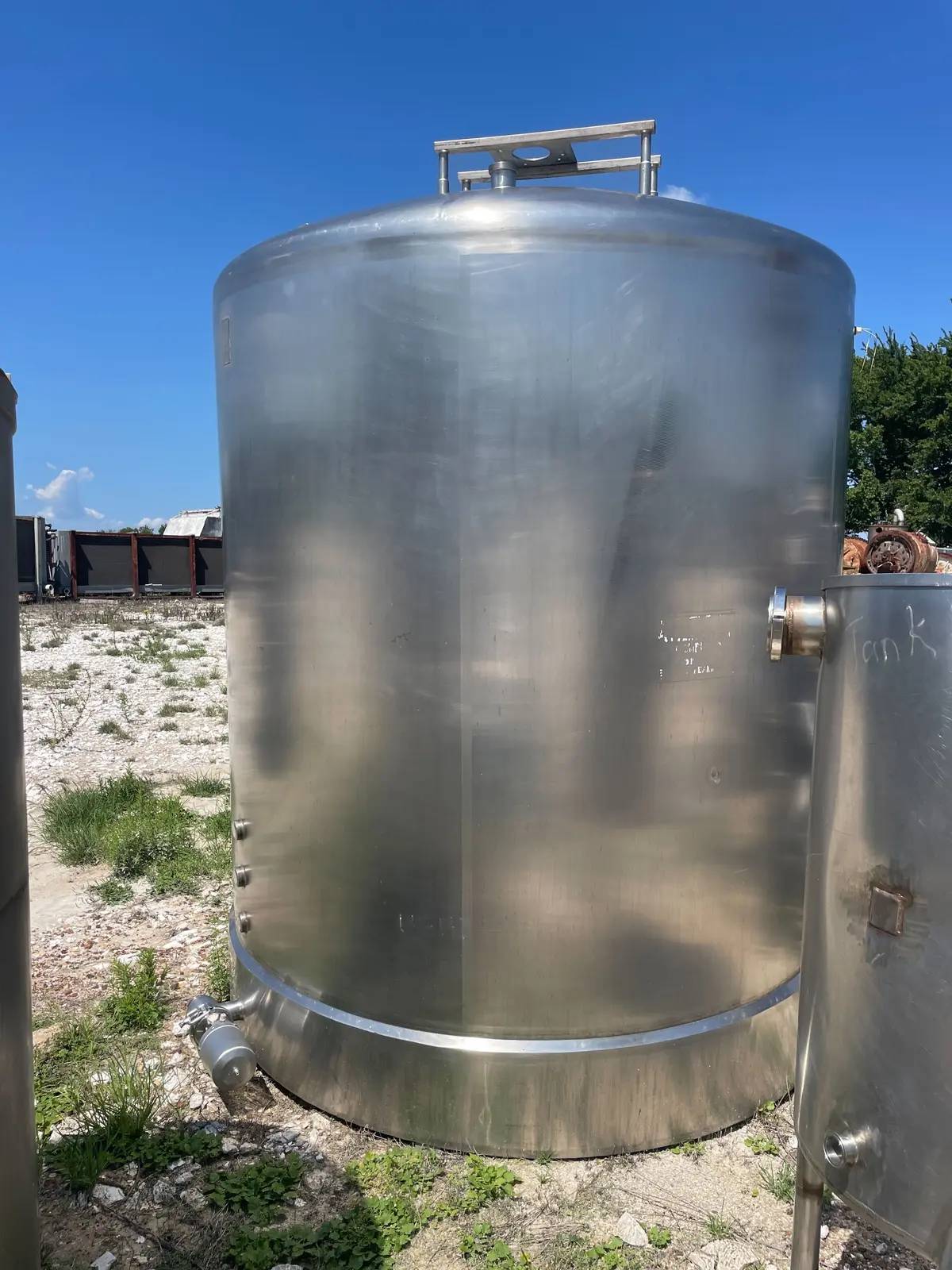 2500 gallon Stainless Steel Single Shell Tank, 0.105" thickness, 7' 1" diameter x 7' 10" Inside straight wall - Image 3