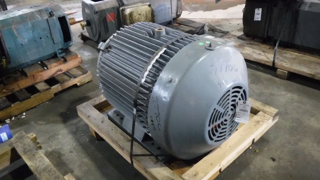 200 HP 3600 RPM General Electric, Frame 445TSC, TEFC BB, 460 Volts (2 available) - Image 2