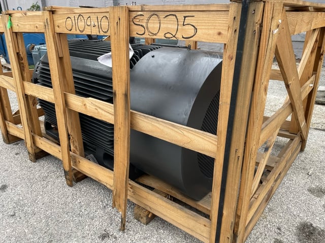 700 HP 1800 RPM Toshiba, Frame 5810USD, TEFC BB, 4160 Volts, New Surplus - Image 2