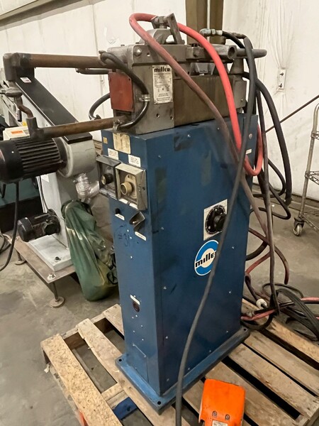 20 KVA Miller #MPS-20AFT, spot welder,pedestal,air operated, 10" tongs, 1/4"cap., 230 V. - Image 4