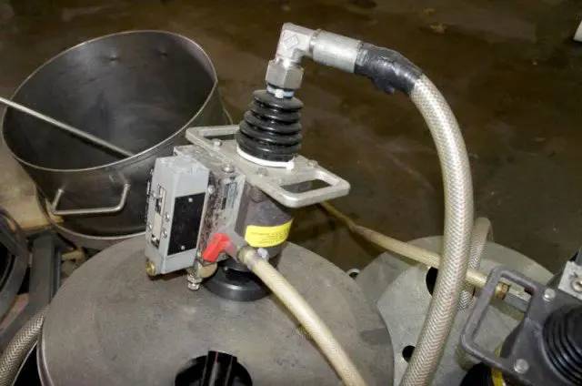 Portable Tanks and Pumps, (4) Tanks, (3) Pumps, (3 available) Stands - Image 5