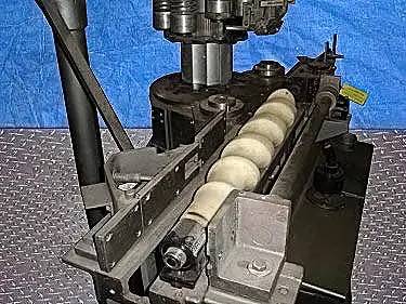 Alcoa #212/8, Pneumatic Alcoa Capper, 400 BPM, 3 HP, 4-1/2" Center between heads, 3-1/4" Conveyor, set for 28 - Image 7