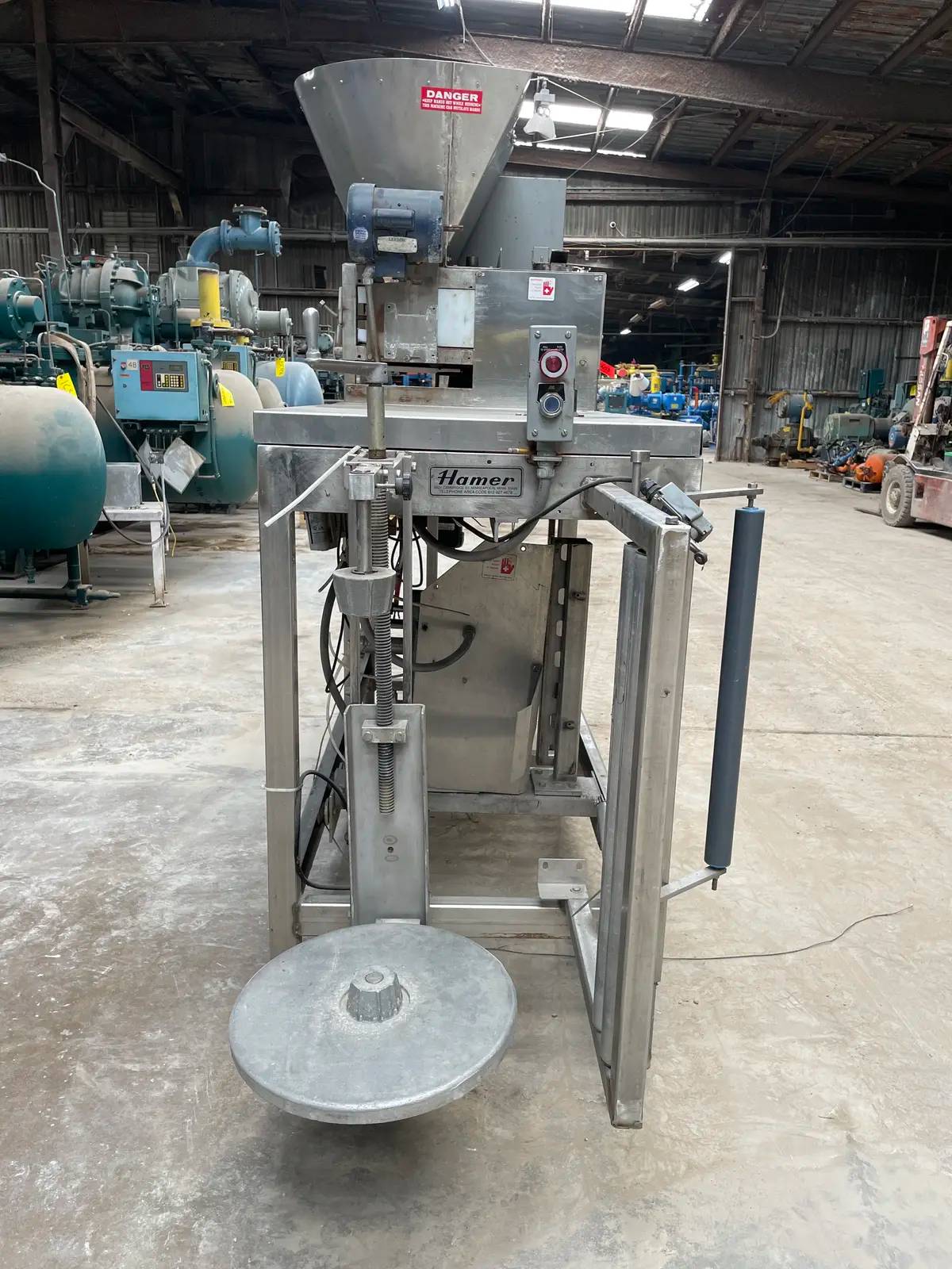 Cutler-Hammer Inc #310, automatic form fill & sea, 0.5/0.16 HP, (50) 3 lbs to 10 lbs bags/min., 1999 - Image 9