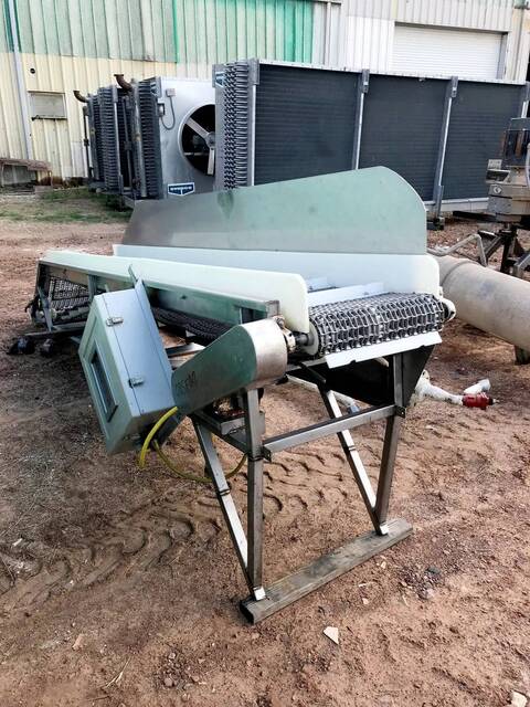 18" wide, Stainless Steel Incline Conveyor, 1.5" Cleats - Image 4