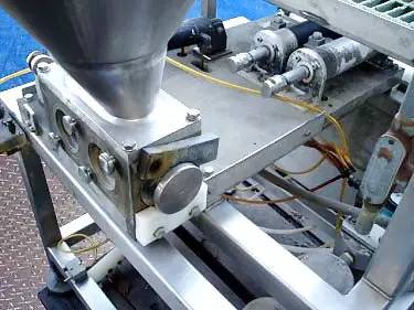 Stainless Steel Twin Head Piston Pump, 18" diameter Infeed hopper - Image 9