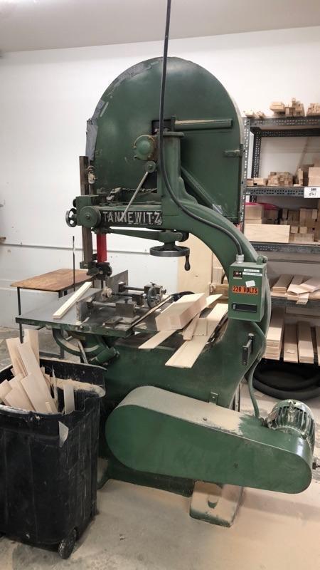 30" x 15" Tannewitz #PH, vertical band saw, 5 HP, 7000 SFPM, 26" x28" table, S/N 84065, 1985 - Image 2