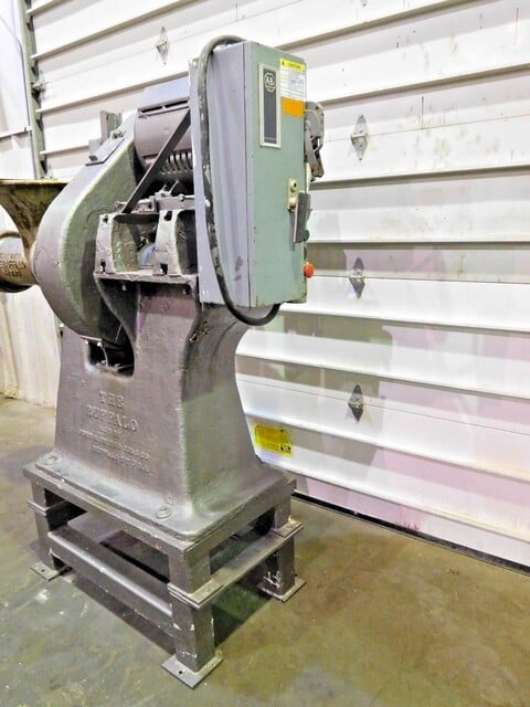 Buffalo #66B, Heavy Duty Grinder, 25 HP, 230/460 V, 1175 RPM, 3 Ph., 8" Outlet w/ 1/4" holes, 16" top - Image 3