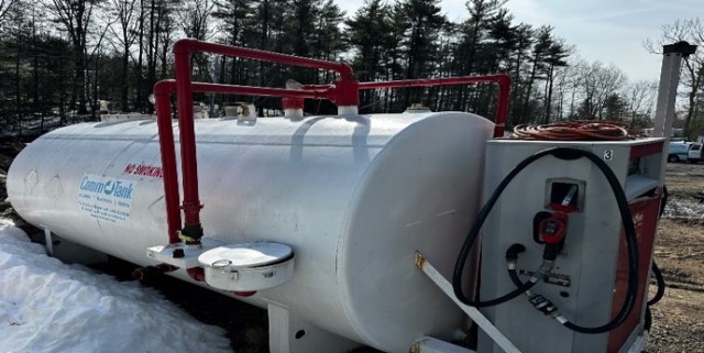 2500 gallon Above ground storage tank, 12'10" L x 5'10" W x 5'10" H - Image 2