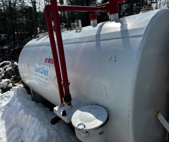 2500 gallon Above ground storage tank, 12'10" L x 5'10" W x 5'10" H - Image 5