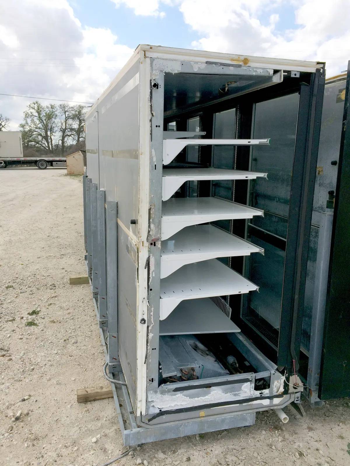 Grocery Display Freezer, Tyler, with 20 glass doors, Includes condensing unit w/compressor - Image 4