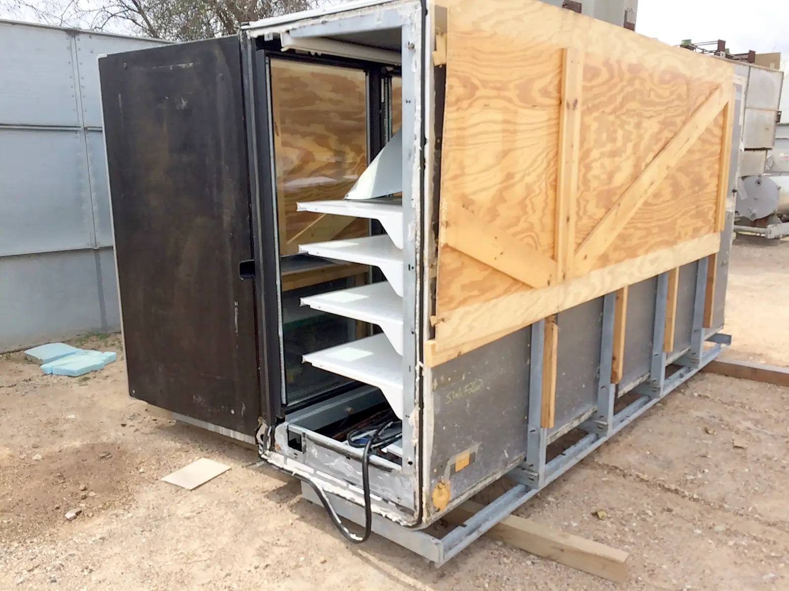 Grocery Display Freezer, Tyler, with 20 glass doors, Includes condensing unit w/compressor - Image 8