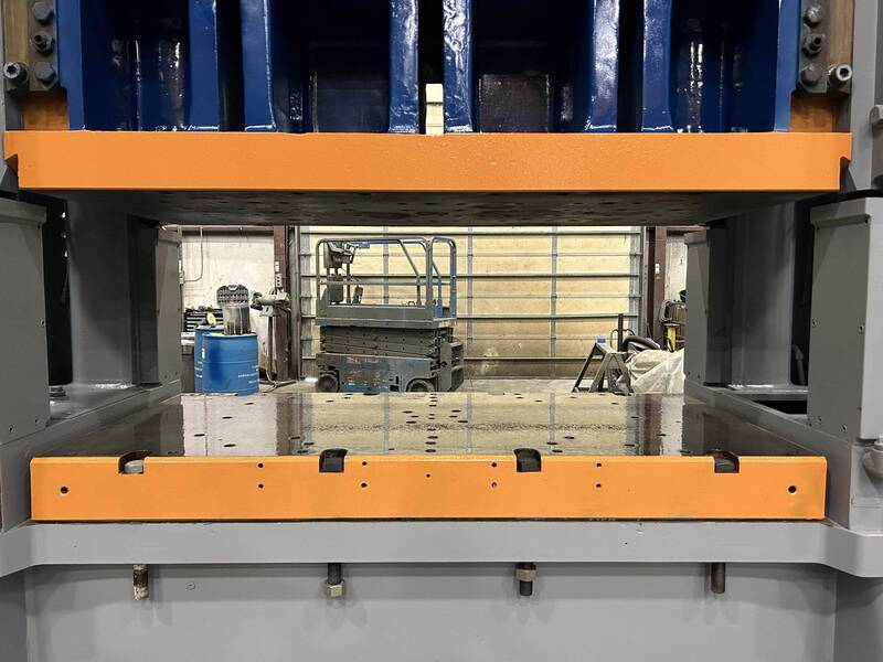 300 Ton, Minster #E2-300, 72" x36" table, 8" stroke, 36" Shut Height, 30-60 SPM, air clutch, 1981 - Image 4