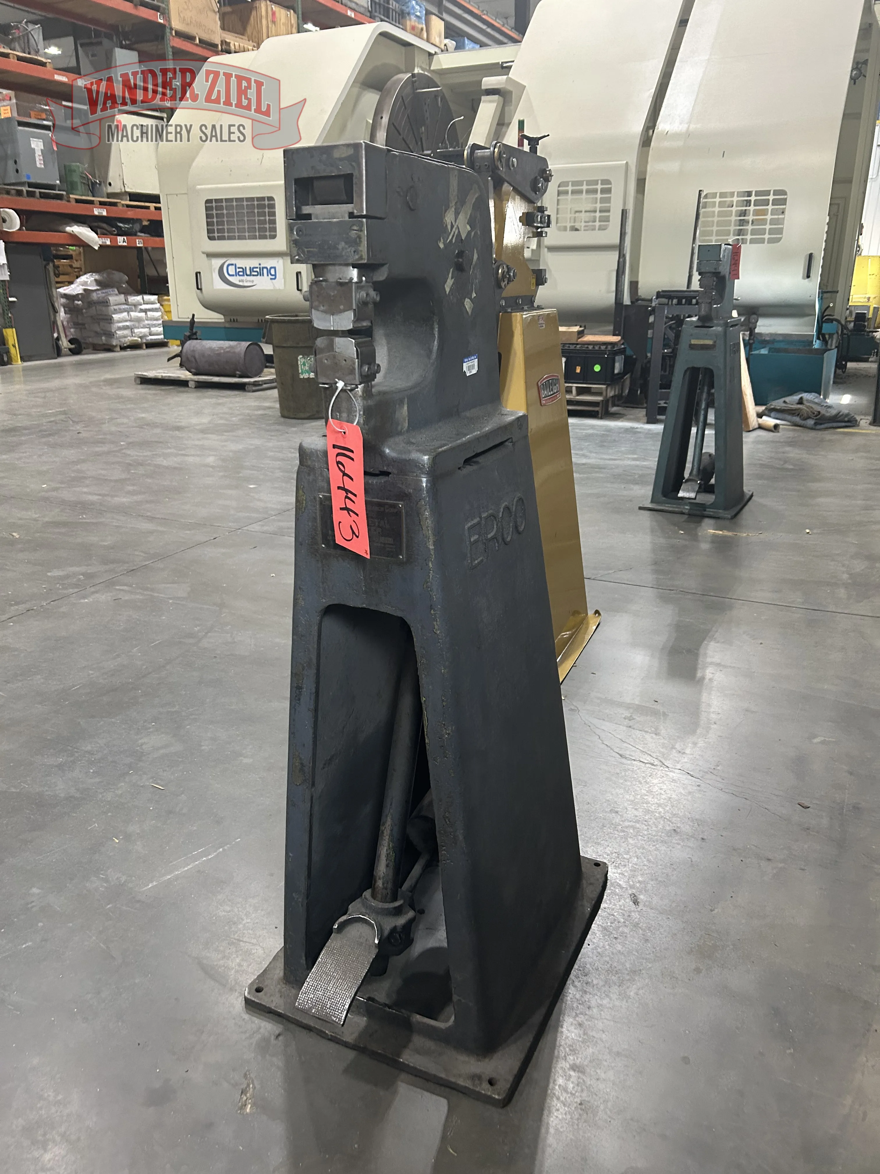 Erco #1447, foot pedal stretcher - Image 4