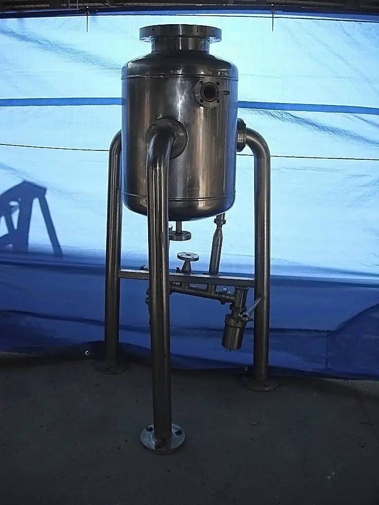 Rossi & Catelli, 25 gallon, Vacuum Chamber, 42 psi, 1" diameter w/ 4-1/2" diameter Flange inlet - Image 4