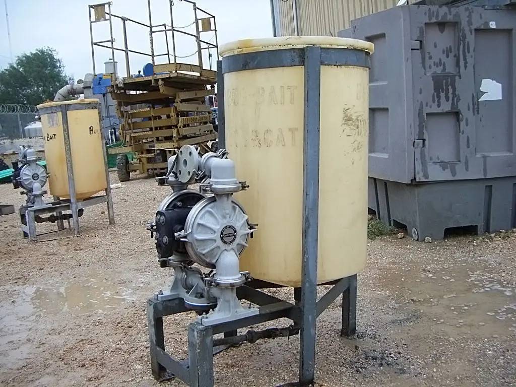 1" Warren Rupp #PB1-A, Double Diaphragm Pump, 100 psi, 5/8" diameter Mounting holes, 3/4" air valve - Image 4