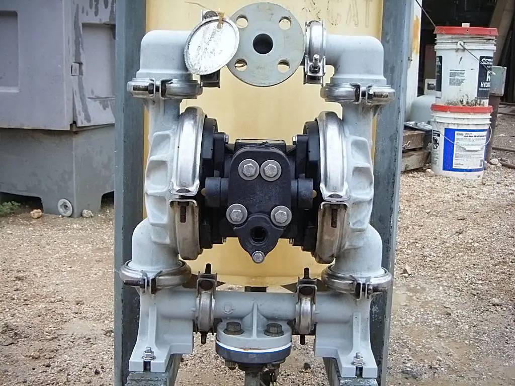 1" Warren Rupp #PB1-A, Double Diaphragm Pump, 100 psi, 5/8" diameter Mounting holes, 3/4" air valve - Image 6