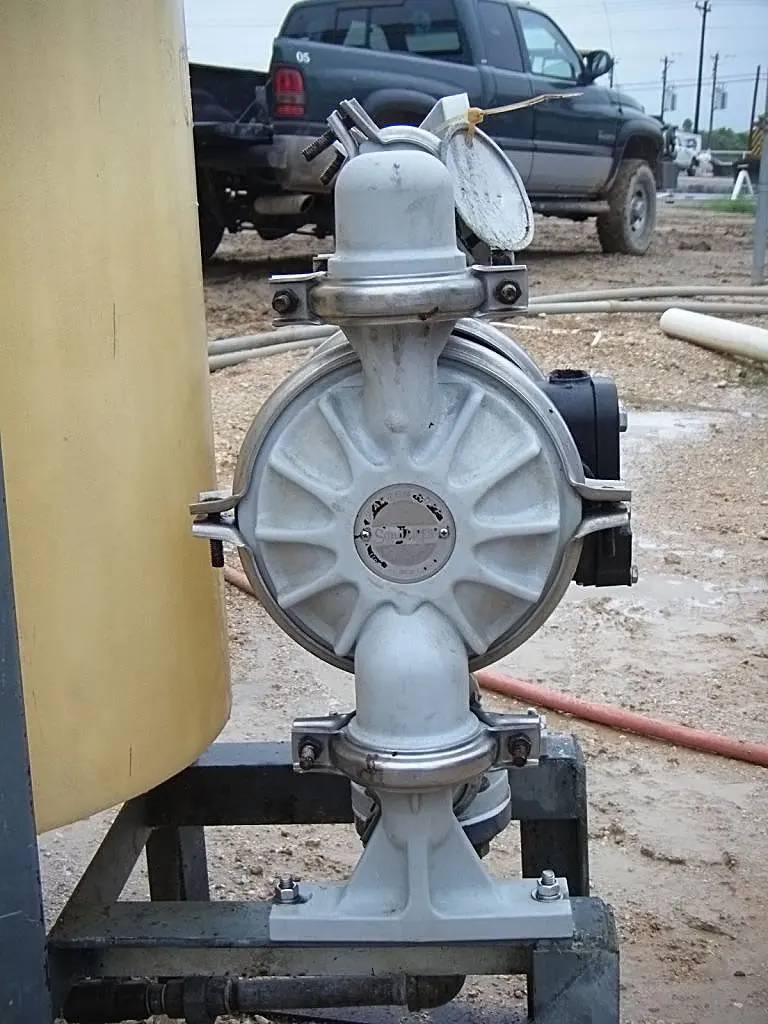 1" Warren Rupp #PB1-A, Double Diaphragm Pump, 100 psi, 5/8" diameter Mounting holes, 3/4" air valve - Image 7
