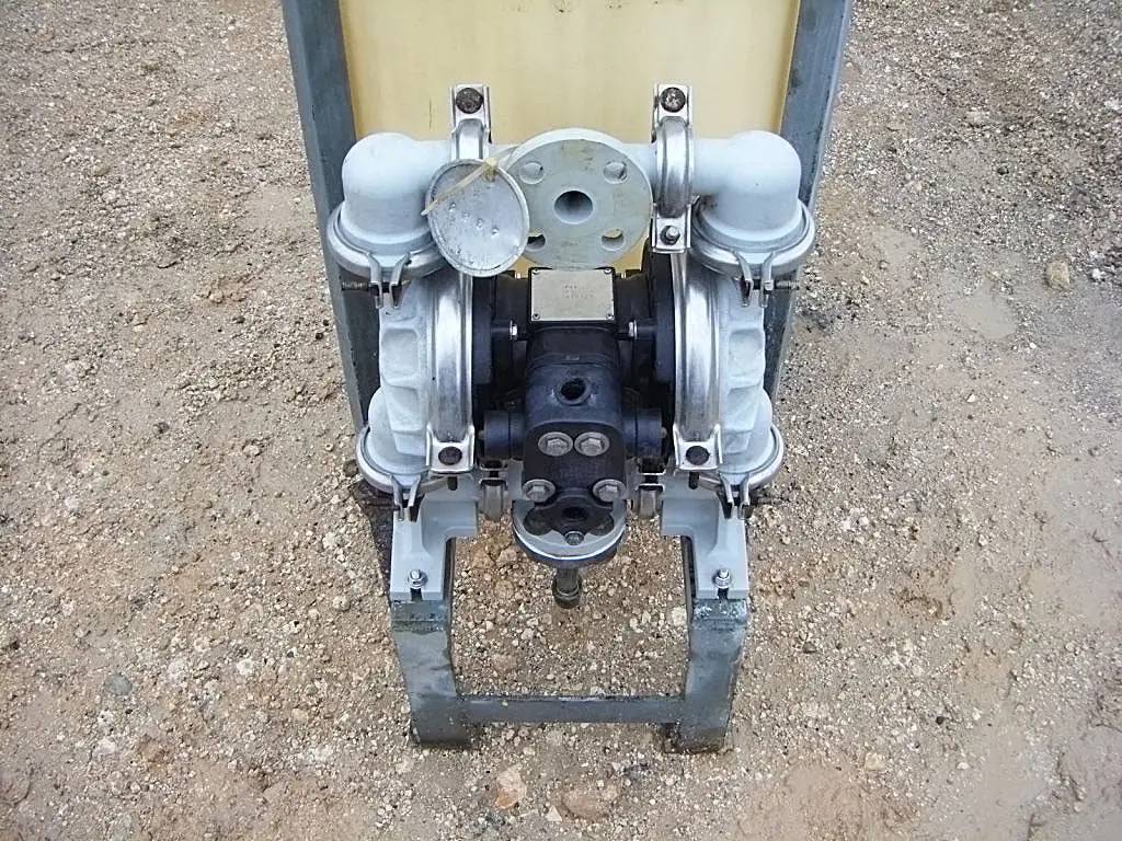 1" Warren Rupp #PB1-A, Double Diaphragm Pump, 100 psi, 5/8" diameter Mounting holes, 3/4" air valve - Image 8